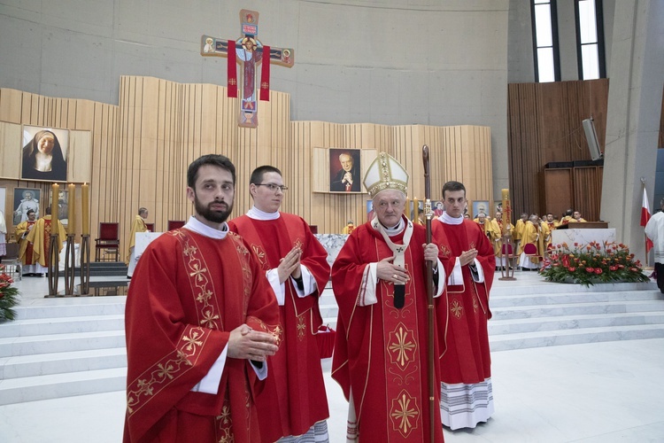 Relikwie bł. Stefana Wyszyńskiego w co czwartej parafii