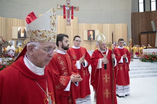 Relikwie bł. Stefana Wyszyńskiego w co czwartej parafii