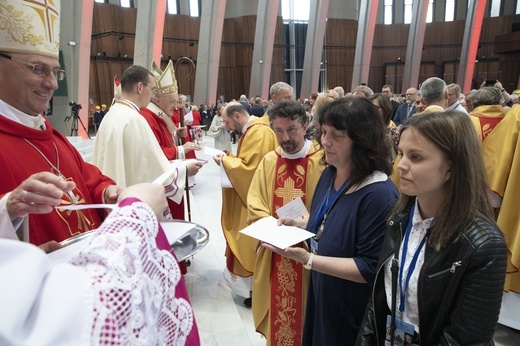 Relikwie bł. Stefana Wyszyńskiego w co czwartej parafii