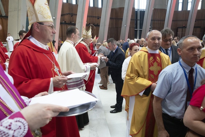 Relikwie bł. Stefana Wyszyńskiego w co czwartej parafii