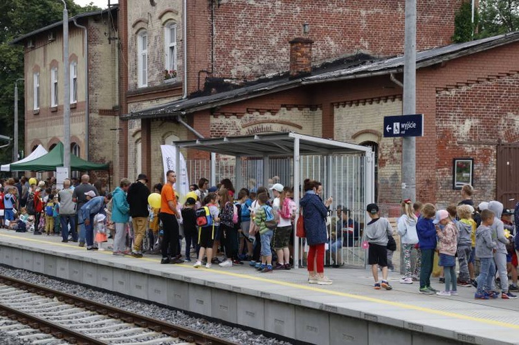 Pierwszy przejazd szynobusem z Wrocławia do Sobótki