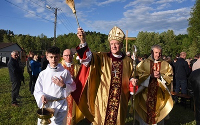 Poświęcenie placu budowy nowego kościoła.