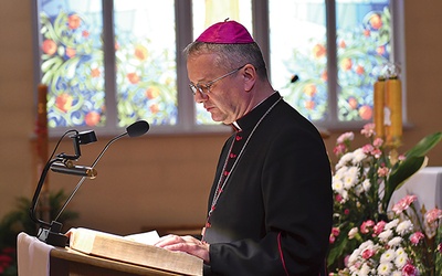 Do akcji przyłączyli się  bp Paweł Socha i bp Tadeusz Lityński, który czytał jako ostatni.