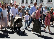 Zorganizowany po pandemicznej przerwie przemarsz był manifestacją przywiązania do tradycyjnych wartości.