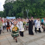 Wejście Łowickiej Pielgrzymki na Jasną Górę