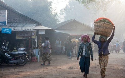 Birma: podpalane są wioski i niszczone kościoły
