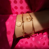 Jak wybrać złotą bransoletkę dla kobiety?