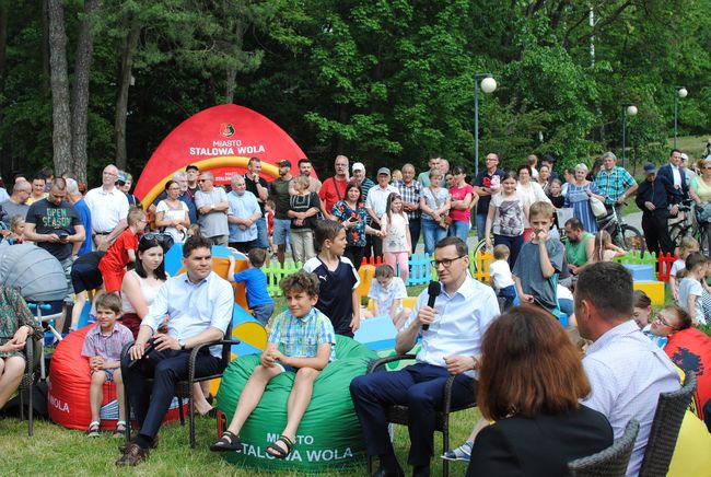 Premier chętnie odpowiadał na pytania mieszkańców Stalowej Woli.