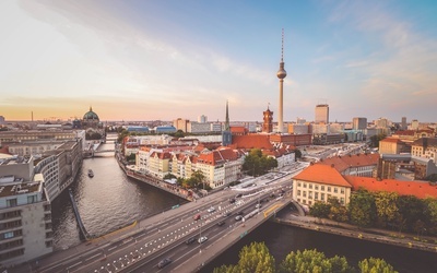 Niemcy: Jedna osoba zginęła, gdy samochód wjechał w tłum ludzi na Breitscheidplatz w Berlinie-Charlottenburgu