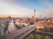 Niemcy: Jedna osoba zginęła, gdy samochód wjechał w tłum ludzi na Breitscheidplatz w Berlinie-Charlottenburgu