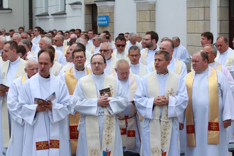 Tuchów. Potrzebujemy świętych kapłanów