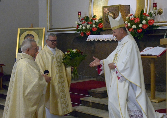 Radomscy kapłani pielgrzymowali do skarżyskiej Ostrej Bramy