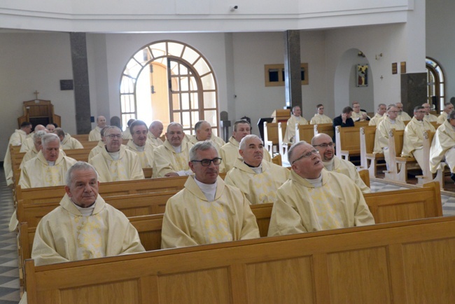 Radomscy kapłani pielgrzymowali do skarżyskiej Ostrej Bramy