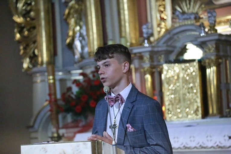 Bierzmowanie u św. Jadwigi w Dębicy