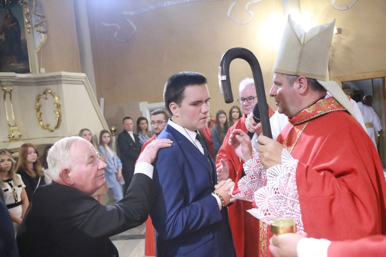 Bierzmowanie u św. Jadwigi w Dębicy