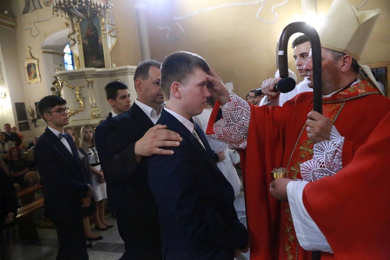 Bierzmowanie u św. Jadwigi w Dębicy