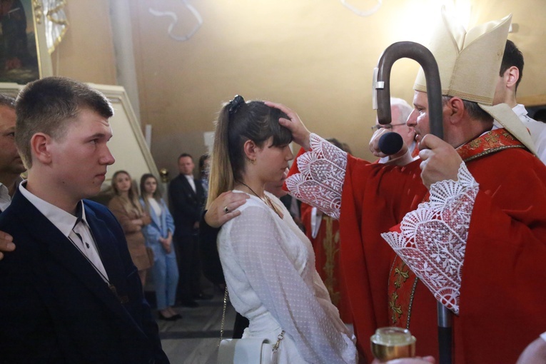 Bierzmowanie u św. Jadwigi w Dębicy