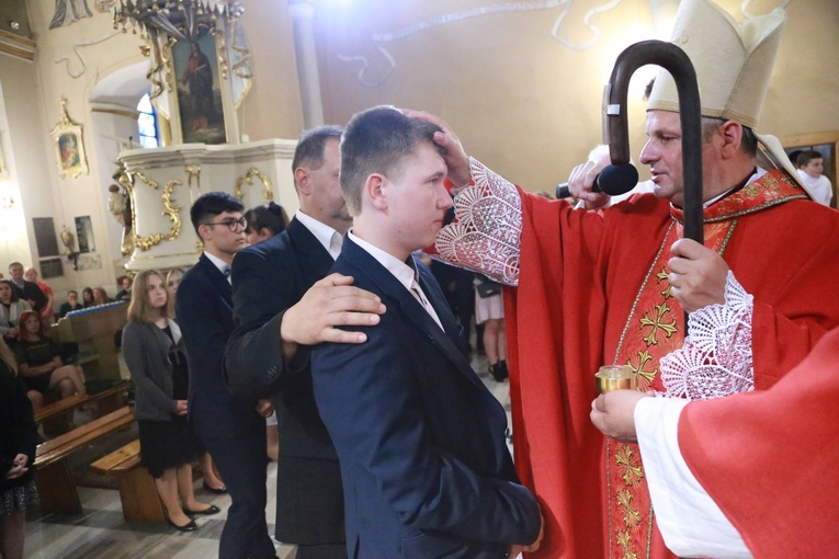 Bierzmowanie u św. Jadwigi w Dębicy