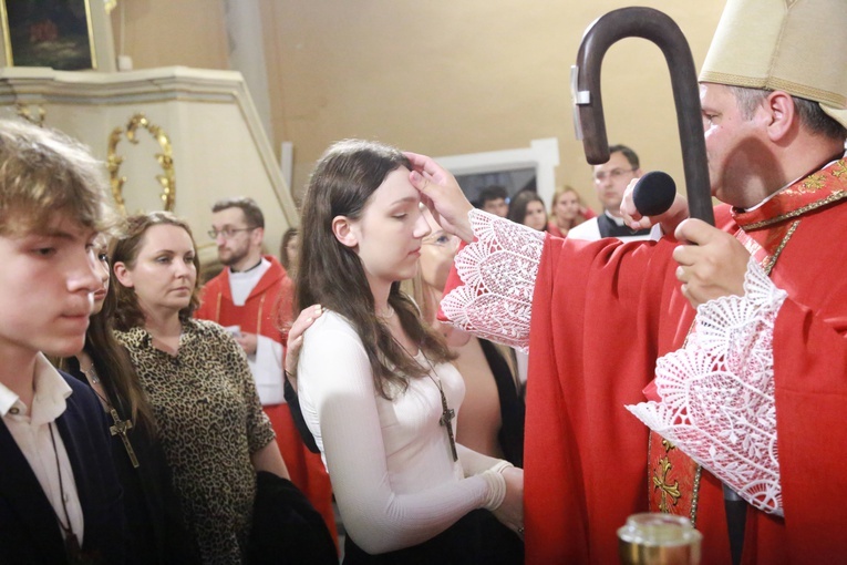 Bierzmowanie u św. Jadwigi w Dębicy