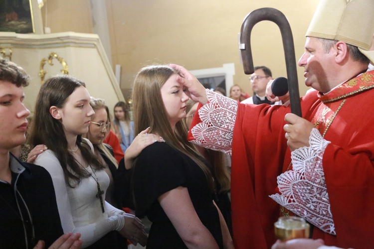 Bierzmowanie u św. Jadwigi w Dębicy