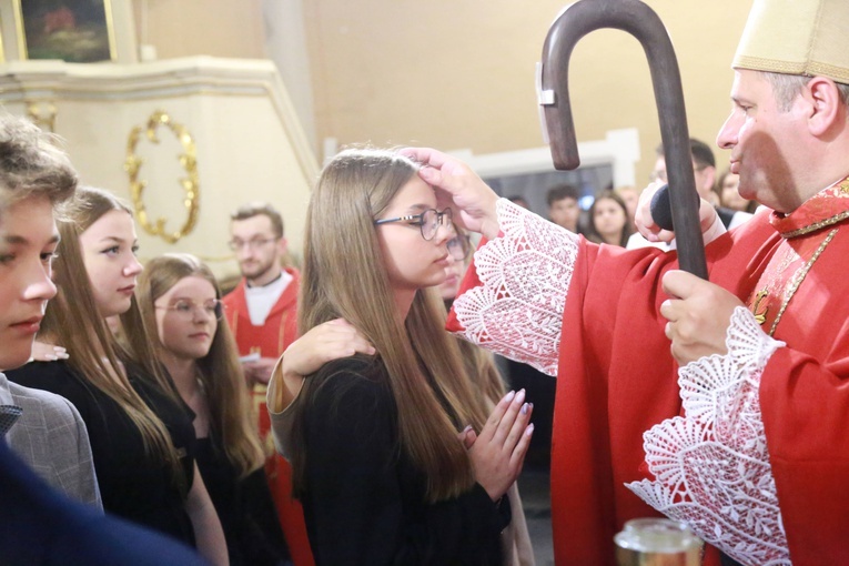 Bierzmowanie u św. Jadwigi w Dębicy
