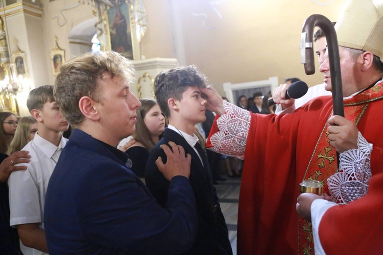 Bierzmowanie u św. Jadwigi w Dębicy