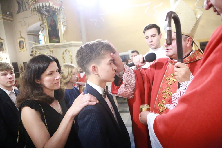 Bierzmowanie u św. Jadwigi w Dębicy