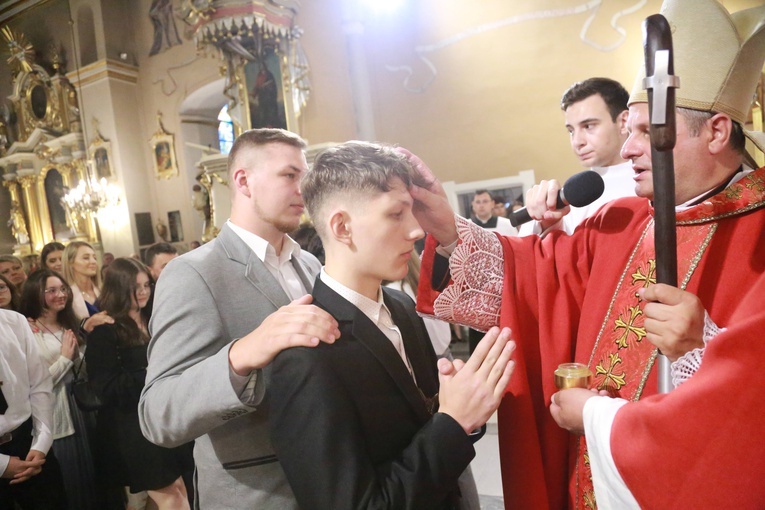 Bierzmowanie u św. Jadwigi w Dębicy