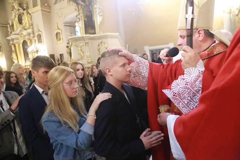 Bierzmowanie u św. Jadwigi w Dębicy