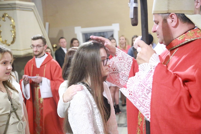 Bierzmowanie u św. Jadwigi w Dębicy