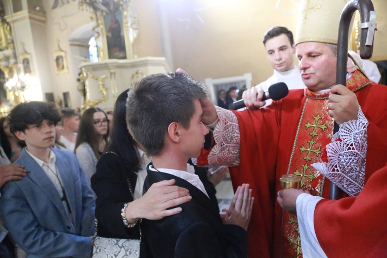 Bierzmowanie u św. Jadwigi w Dębicy