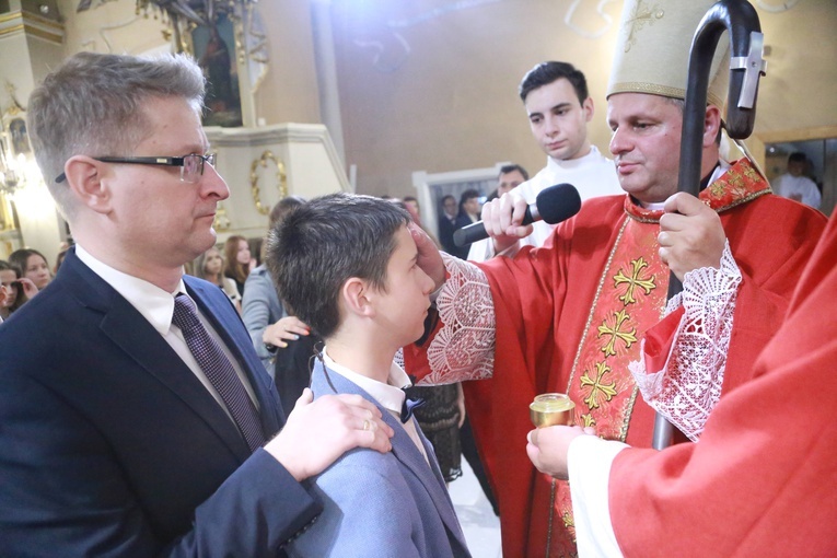 Bierzmowanie u św. Jadwigi w Dębicy