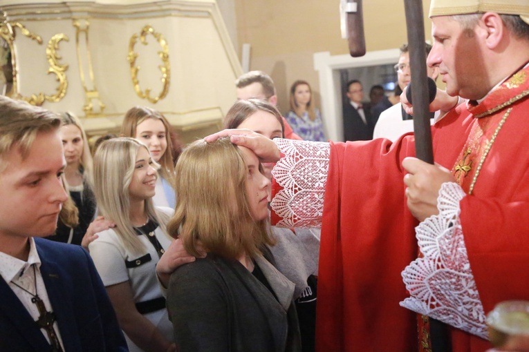 Bierzmowanie u św. Jadwigi w Dębicy