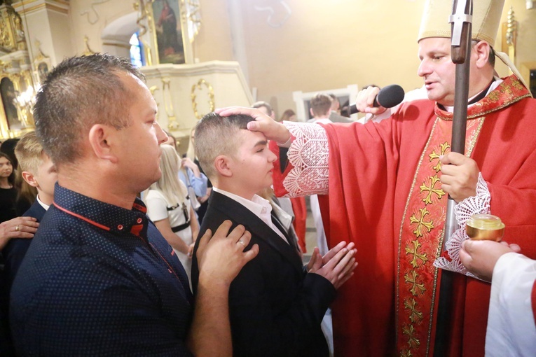 Bierzmowanie u św. Jadwigi w Dębicy
