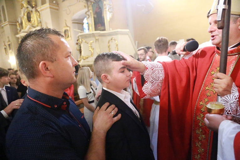 Bierzmowanie u św. Jadwigi w Dębicy