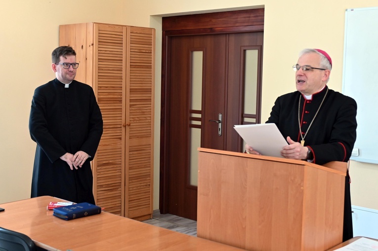 Wręczenie dekretów nowym proboszczom i administratorom parafii 