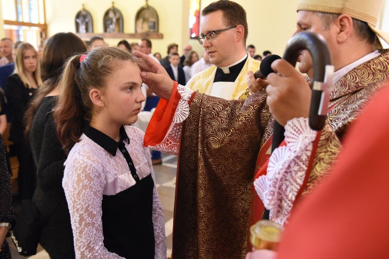 Bierzmowanie par. Krzyża Św. i MBB w Dębicy 