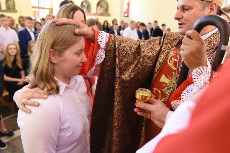 Bierzmowanie par. Krzyża Św. i MBB w Dębicy 