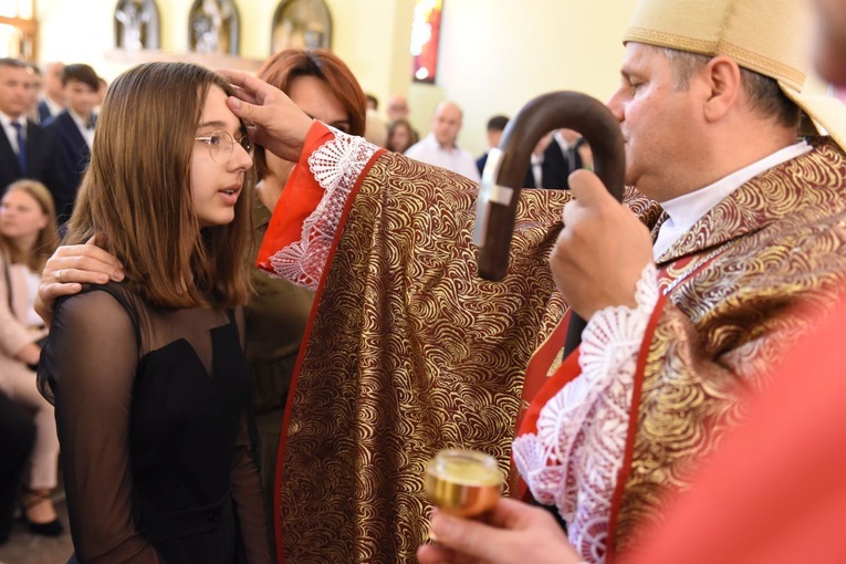 Bierzmowanie par. Krzyża Św. i MBB w Dębicy 