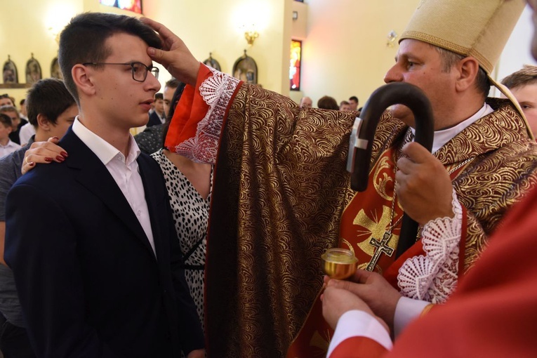 Bierzmowanie par. Krzyża Św. i MBB w Dębicy 