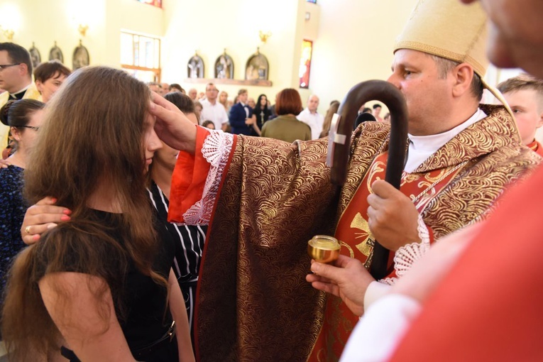 Bierzmowanie par. Krzyża Św. i MBB w Dębicy 