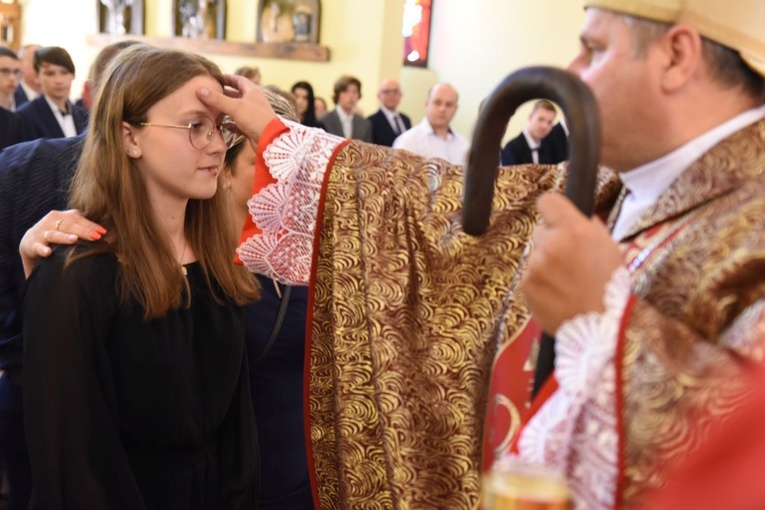 Bierzmowanie par. Krzyża Św. i MBB w Dębicy 