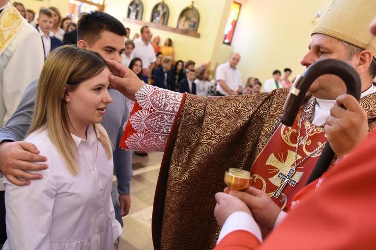Bierzmowanie par. Krzyża Św. i MBB w Dębicy 