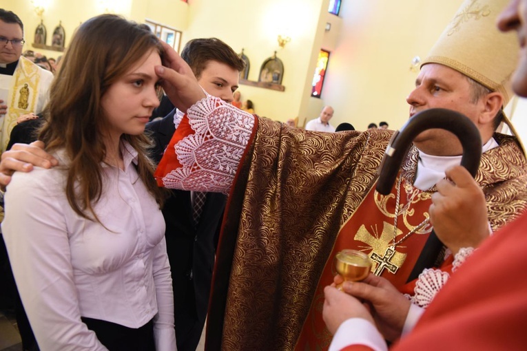Bierzmowanie par. Krzyża Św. i MBB w Dębicy 