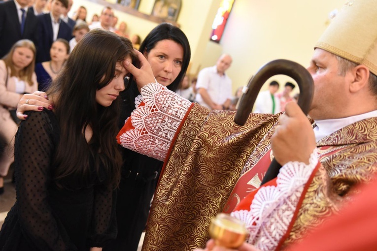 Bierzmowanie par. Krzyża Św. i MBB w Dębicy 
