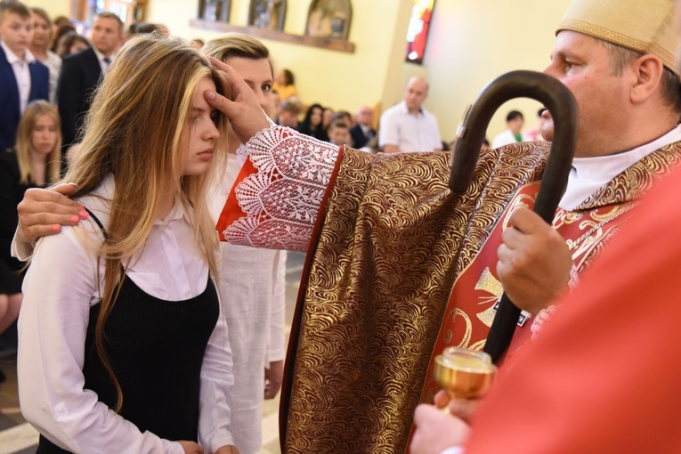 Bierzmowanie par. Krzyża Św. i MBB w Dębicy 