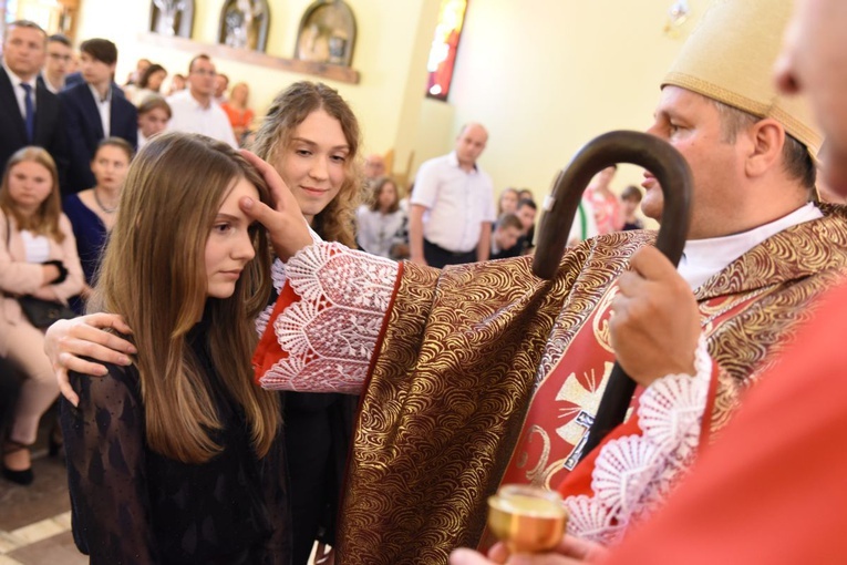 Bierzmowanie par. Krzyża Św. i MBB w Dębicy 