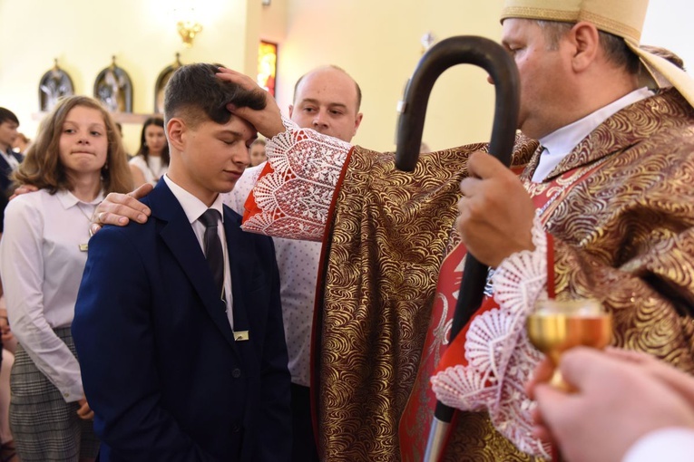 Bierzmowanie par. Krzyża Św. i MBB w Dębicy 