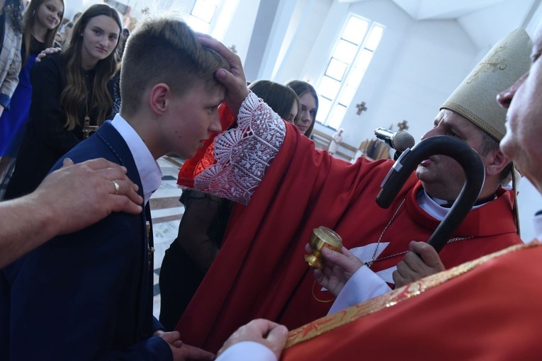 Bierzmowanie w par. Miłosierdzia Bożego w Dębicy