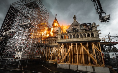 „Notre-Dame płonie” – od dziś w polskich kinach 